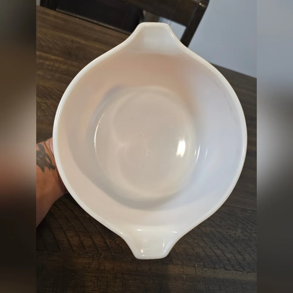 Vintage Pyrex Casserole Dish in the 